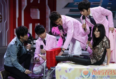 为什么现在的男孩女孩都喜欢挠脚心? 为什么现在的男孩女孩都喜欢挠脚心?