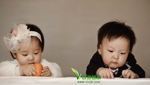 国内首例“猪尾巴”管放置术助龙凤胎健康出生