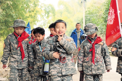 在快乐行走中学习。均为长沙晚报通讯员 林子扬摄